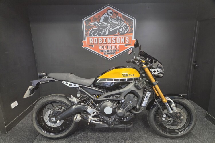 YAMAHA XSR900