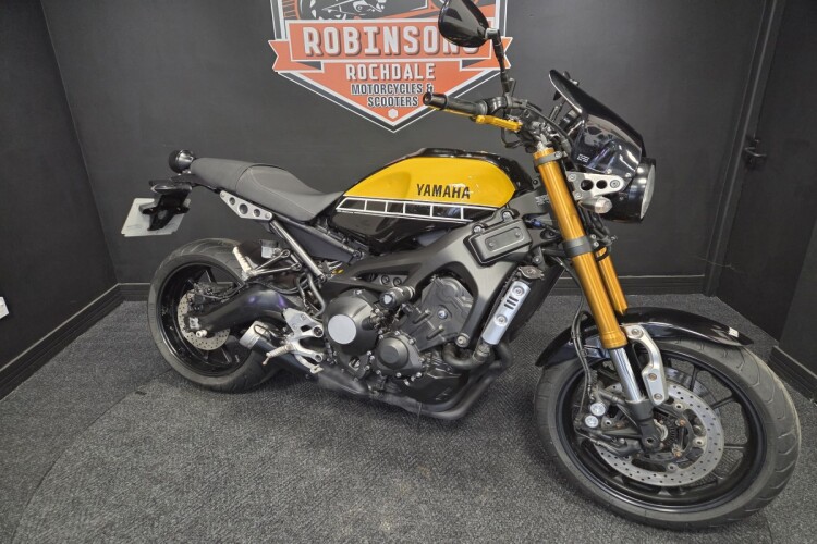 YAMAHA XSR900