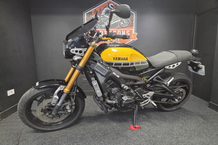 YAMAHA XSR900