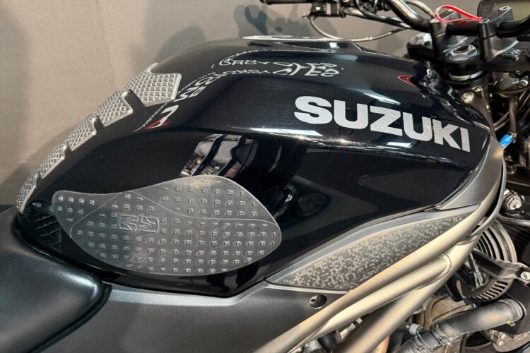 SUZUKI SV650