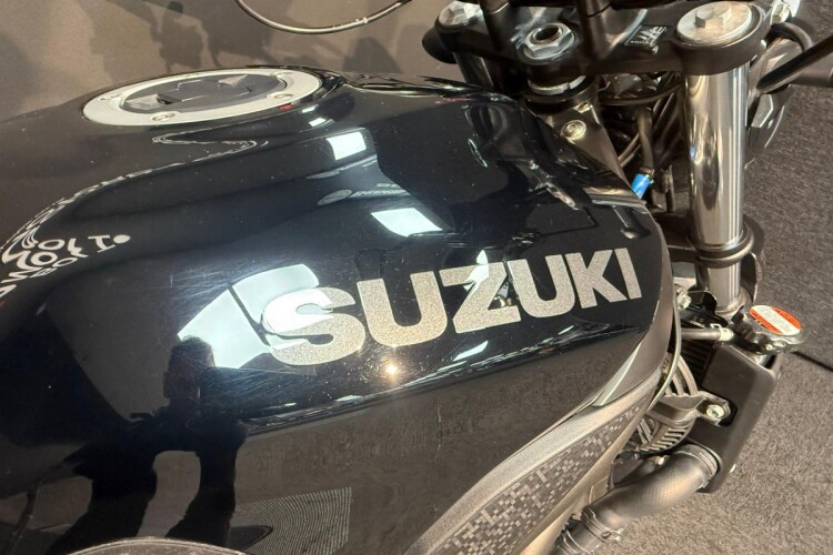 SUZUKI SV650