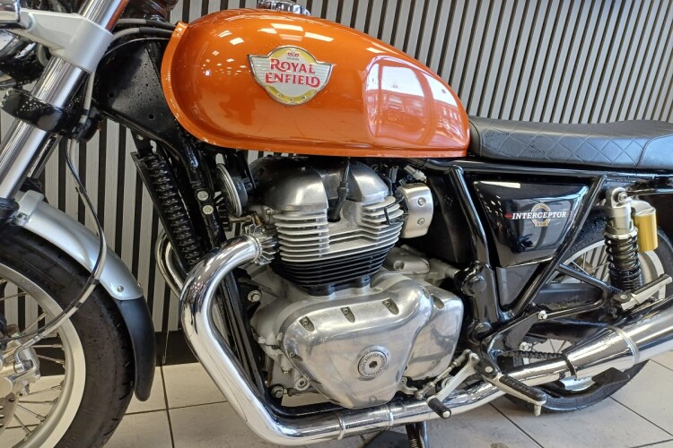 ROYAL ENFIELD INTERCEPTOR 650