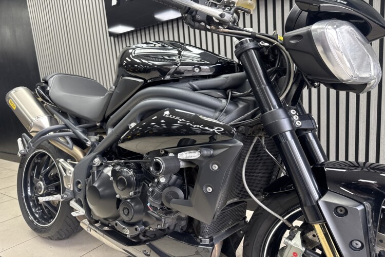 TRIUMPH SPEED TRIPLE 1050
