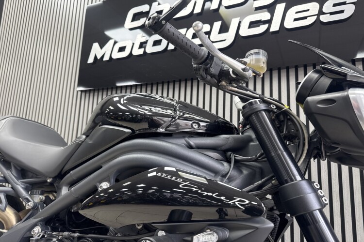 TRIUMPH SPEED TRIPLE 1050