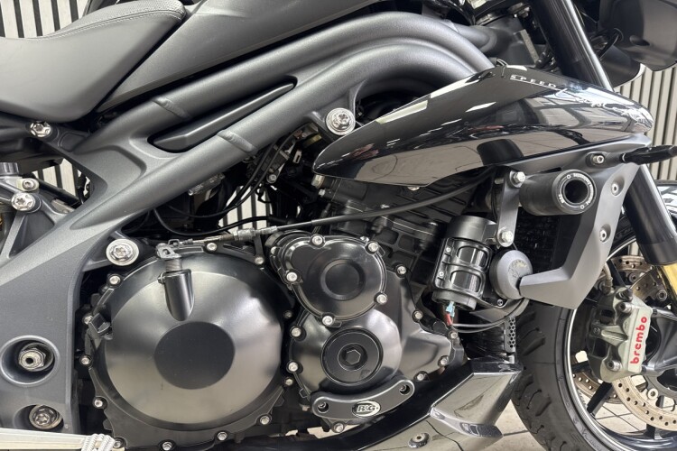 TRIUMPH SPEED TRIPLE 1050