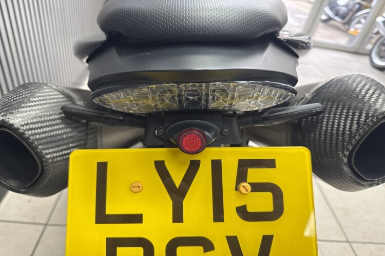 TRIUMPH SPEED TRIPLE 1050