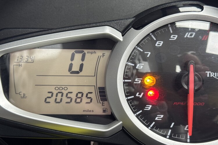 TRIUMPH SPEED TRIPLE 1050