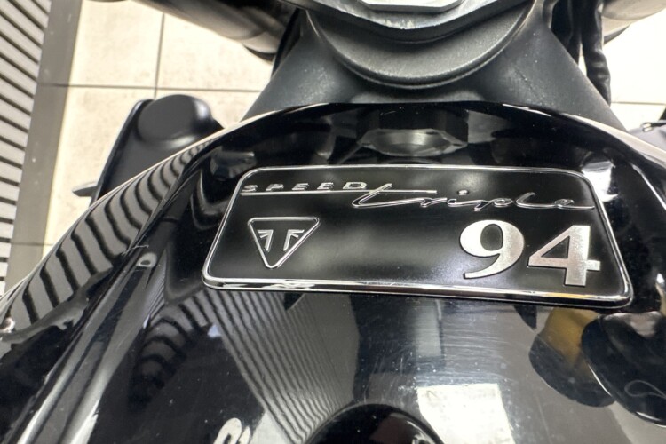 TRIUMPH SPEED TRIPLE 1050