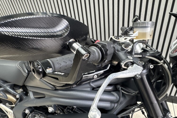 TRIUMPH SPEED TRIPLE 1050