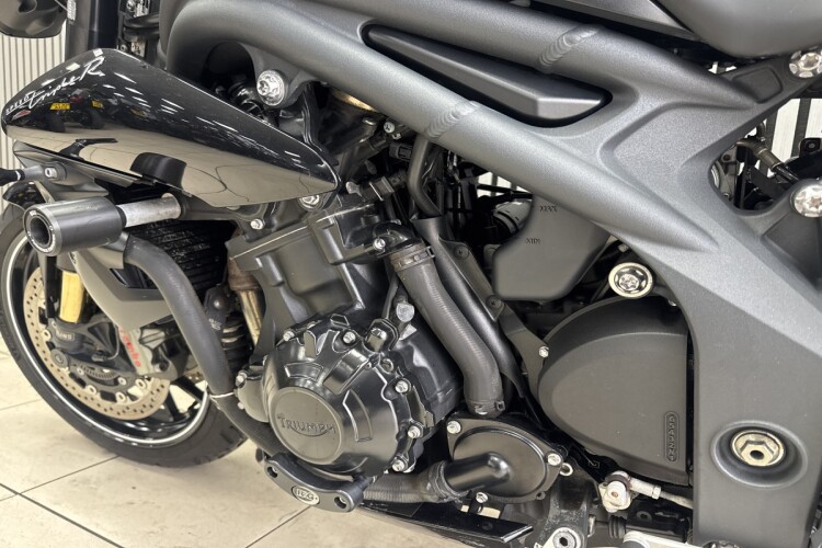 TRIUMPH SPEED TRIPLE 1050