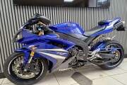 YAMAHA R1