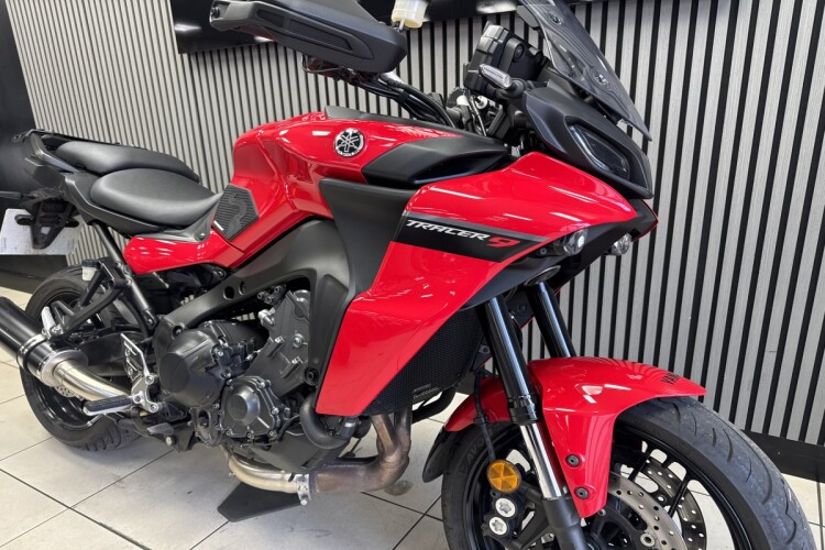 YAMAHA TRACER 9