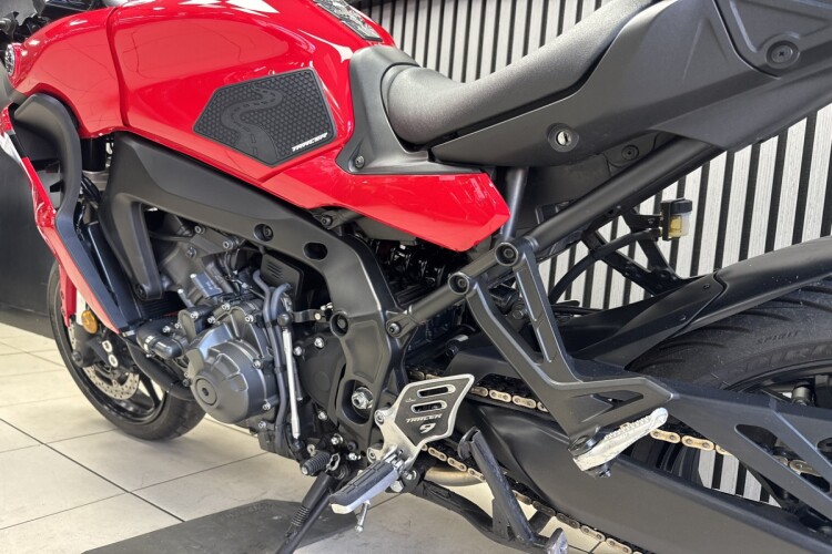 YAMAHA TRACER 9