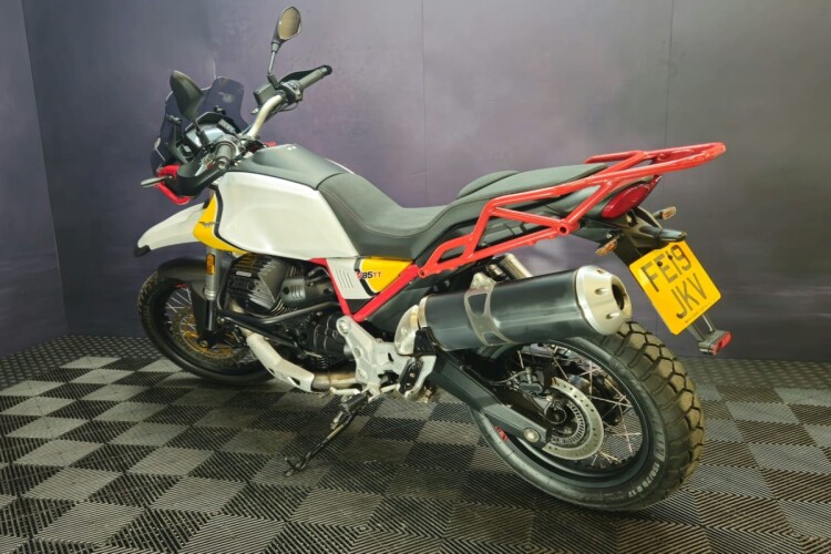 MOTO GUZZI V85