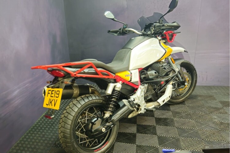 MOTO GUZZI V85