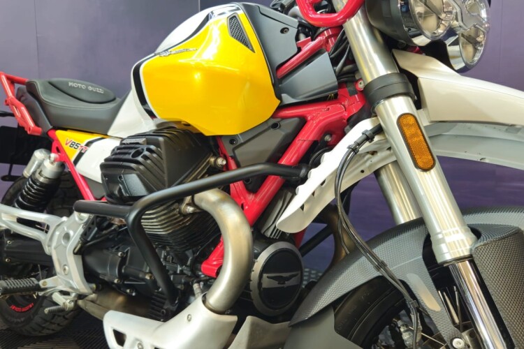 MOTO GUZZI V85