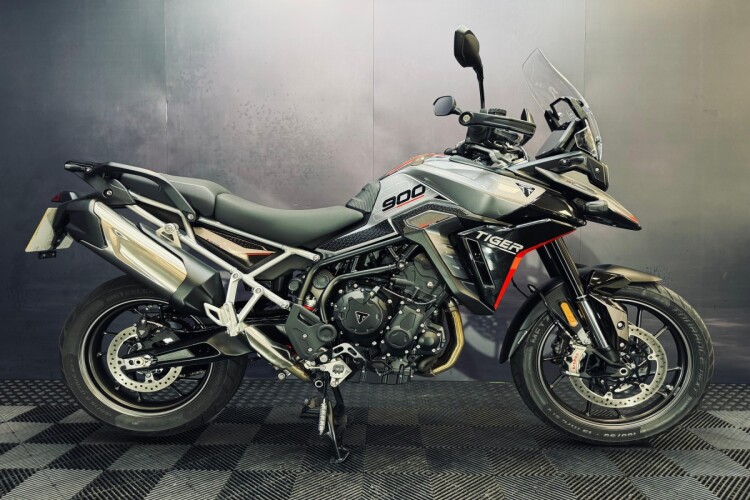 TRIUMPH TIGER 900