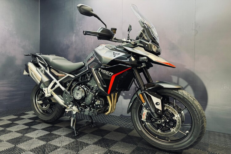 TRIUMPH TIGER 900
