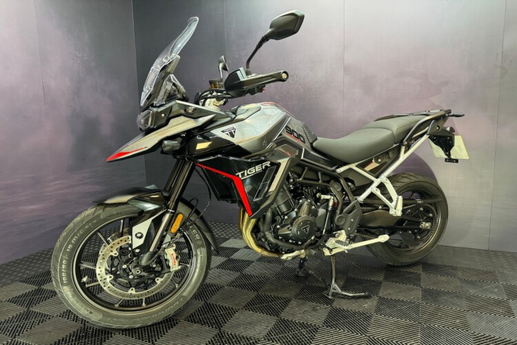 TRIUMPH TIGER 900