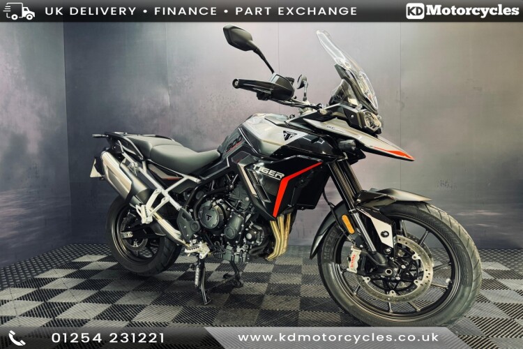 TRIUMPH TIGER 900