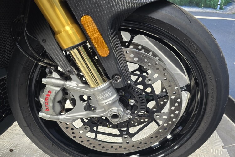 APRILIA TUONO 1100 V4