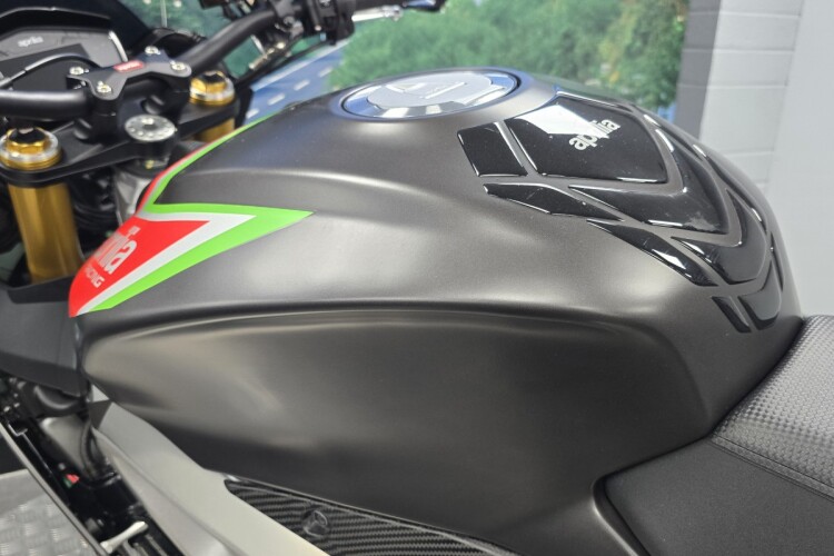 APRILIA TUONO 1100 V4