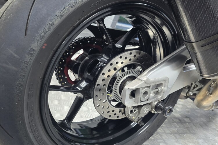 APRILIA TUONO 1100 V4