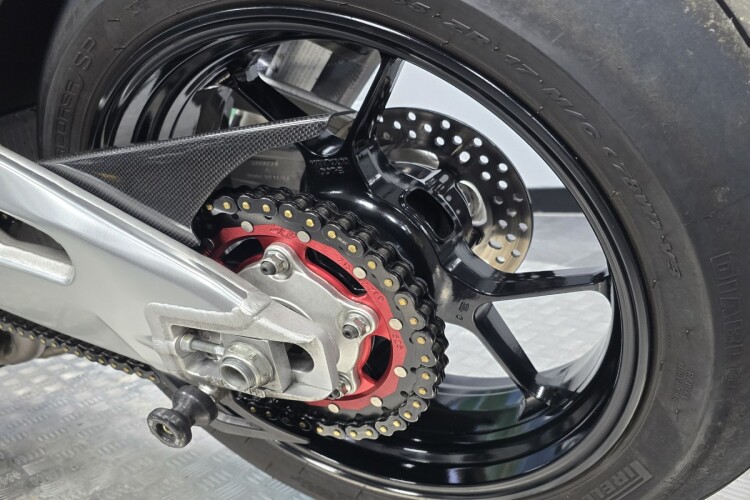 APRILIA TUONO 1100 V4