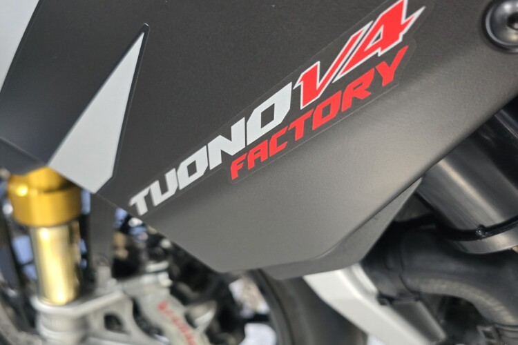 APRILIA TUONO 1100 V4