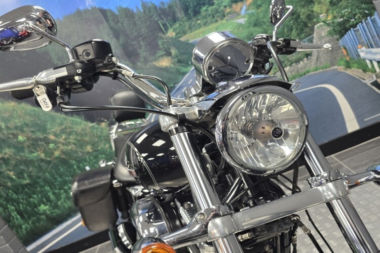 HARLEY-DAVIDSON SPORTSTER