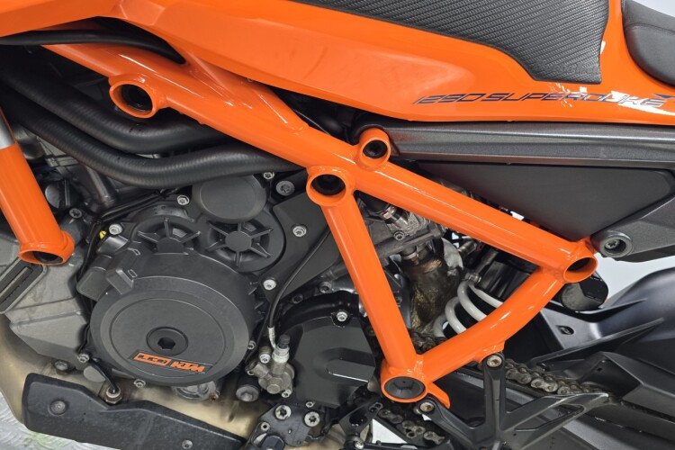 KTM 1290 SUPER DUKE R