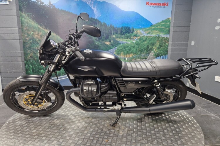 MOTO GUZZI V7