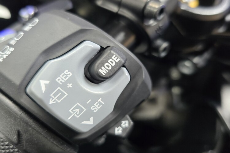 SUZUKI GSX1300R HAYABUSA