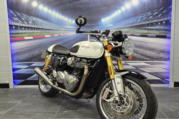 TRIUMPH THRUXTON 1200 R