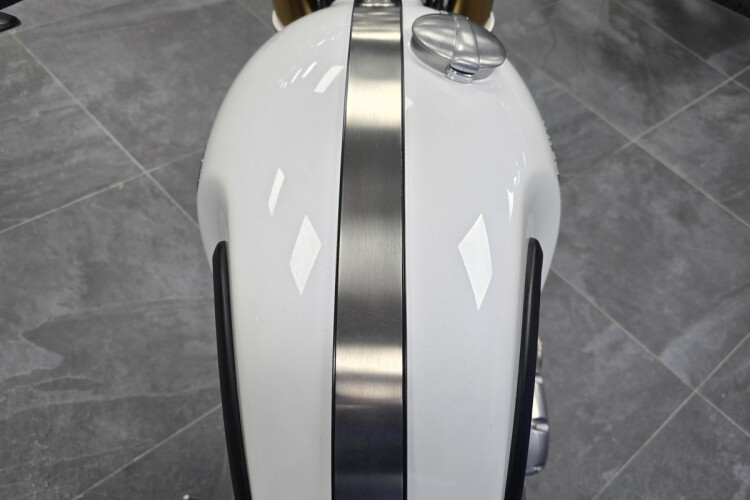 TRIUMPH THRUXTON 1200 R