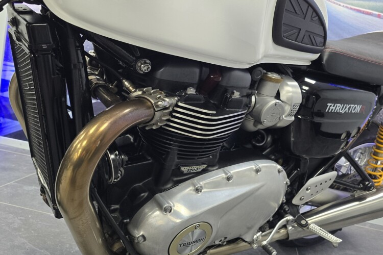 TRIUMPH THRUXTON 1200 R