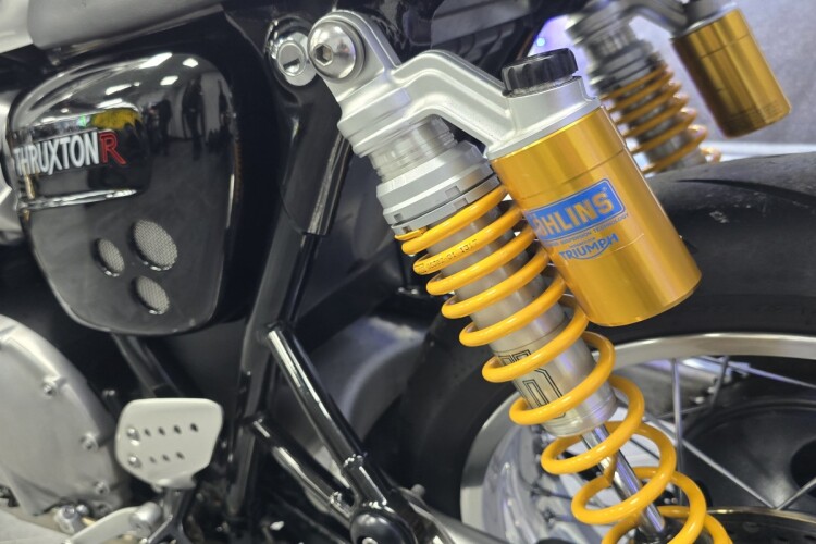 TRIUMPH THRUXTON 1200 R