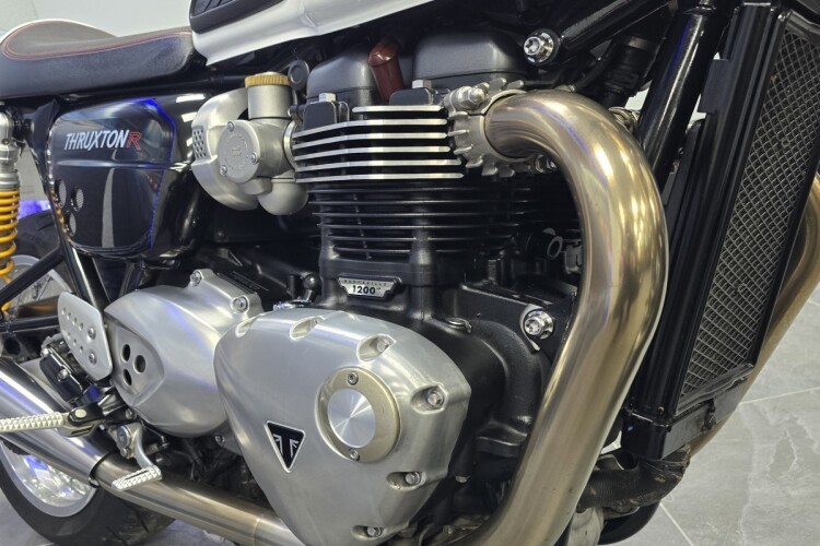 TRIUMPH THRUXTON 1200 R