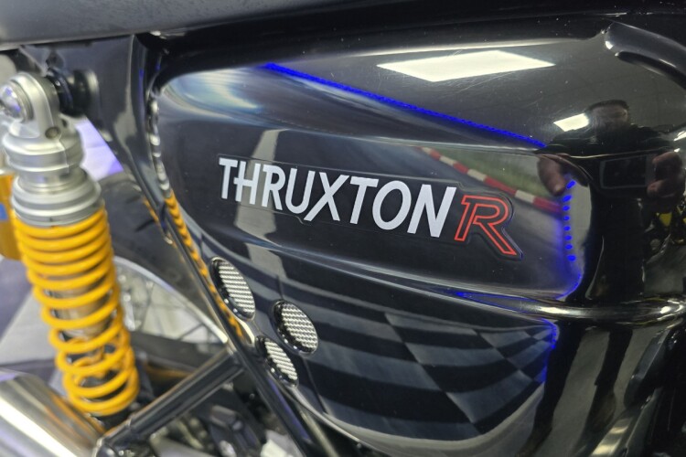 TRIUMPH THRUXTON 1200 R
