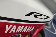 YAMAHA R7