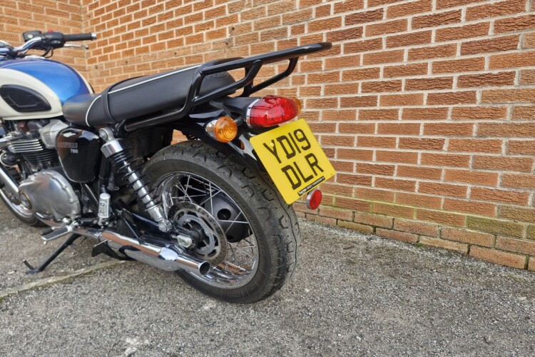 TRIUMPH BONNEVILLE T100