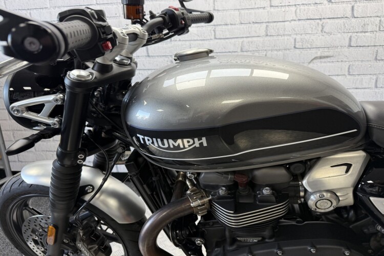 TRIUMPH SPEED TWIN 1200