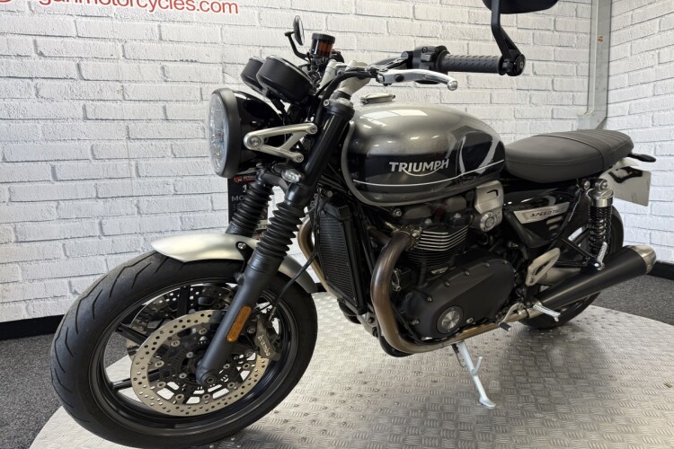TRIUMPH SPEED TWIN 1200