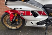 YAMAHA R7