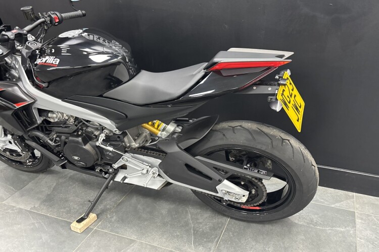 APRILIA TUONO 660