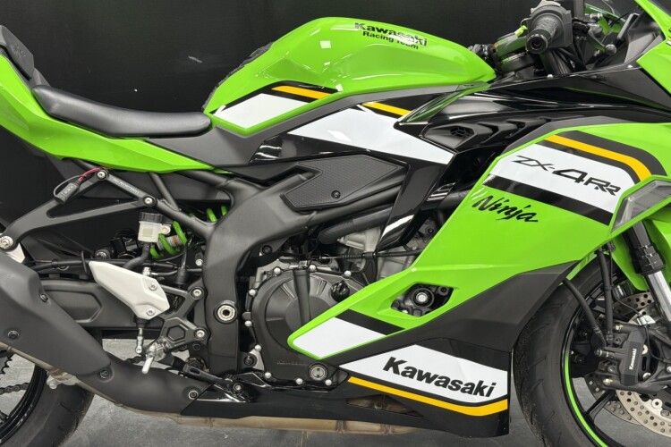 KAWASAKI NINJA ZX-4RR