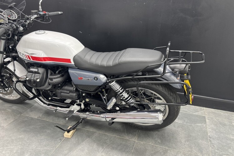 MOTO GUZZI V7