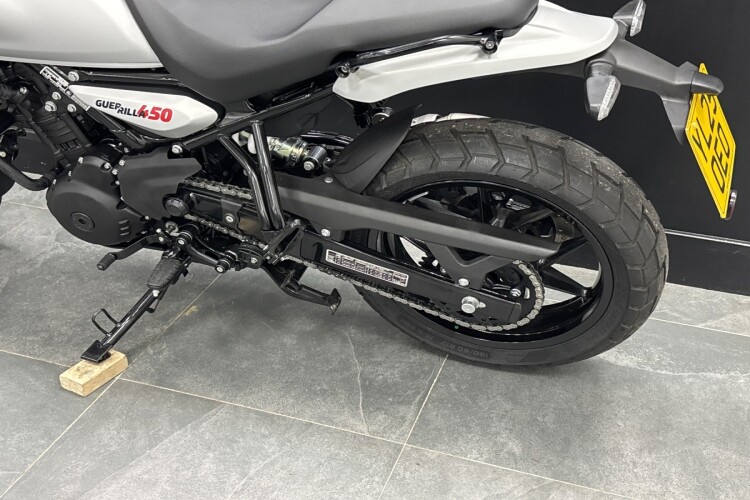 ROYAL ENFIELD GUERRILLA 450