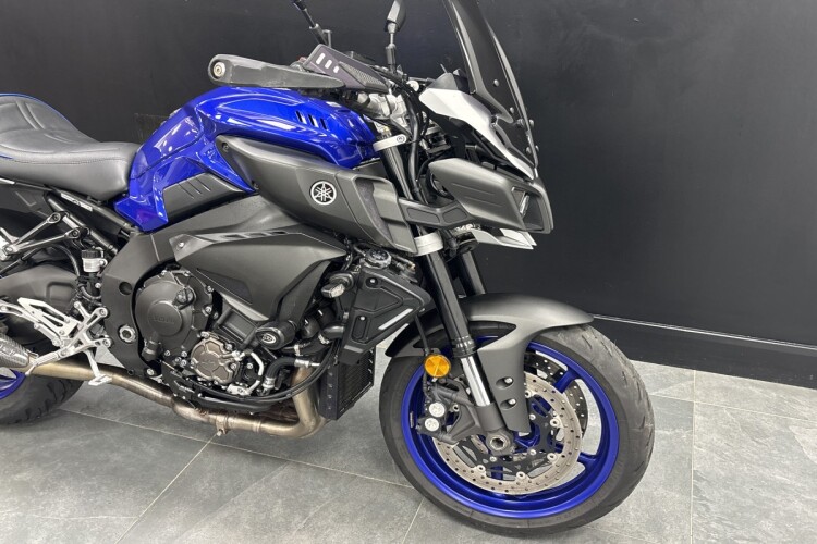 YAMAHA MT-10