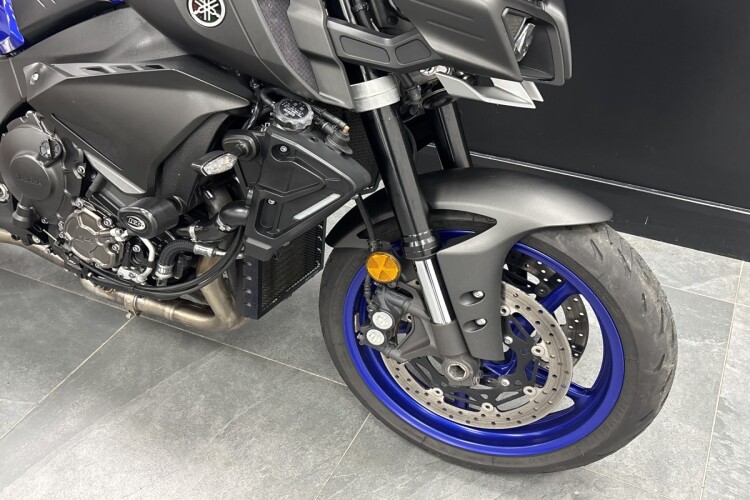 YAMAHA MT-10